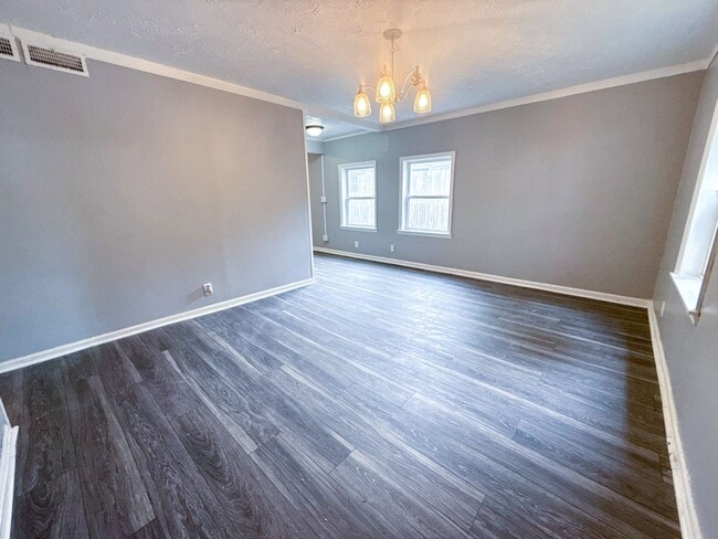 Building Photo - 3 Bed Home in Waverly with Modern Charm, G...
