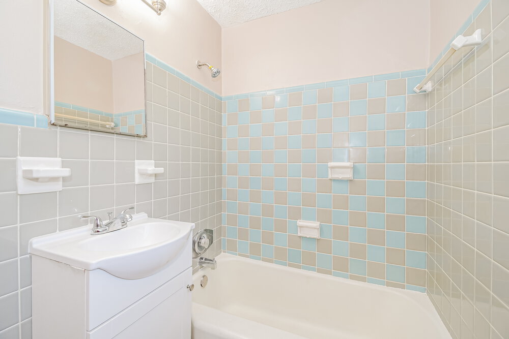 Building Photo - 908 Deerwood Cir S