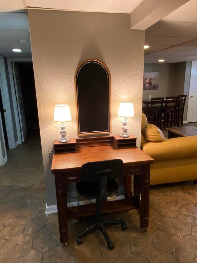 Building Photo - 1601 Hinkson Ave