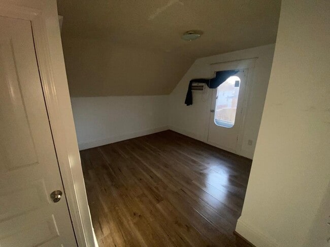 Building Photo - 937 Grove Ave