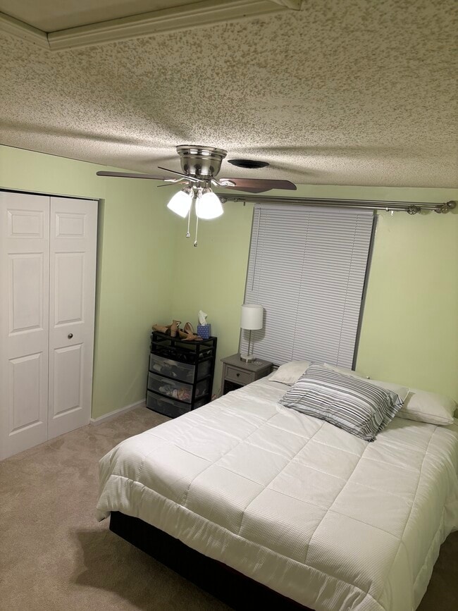 Building Photo - Queens Lace