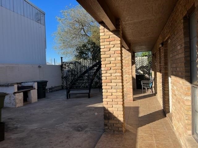 Building Photo - 3004 Juarez Ave