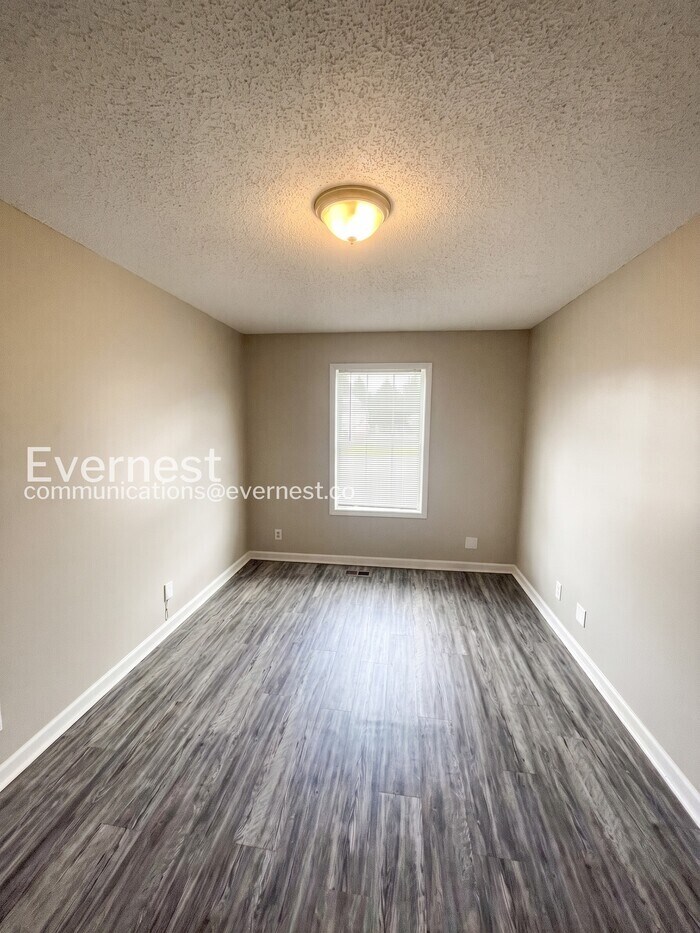 Building Photo - 320 Donna Dr