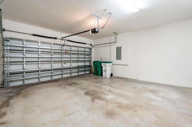 Building Photo - 9583 Town Parc Cir N