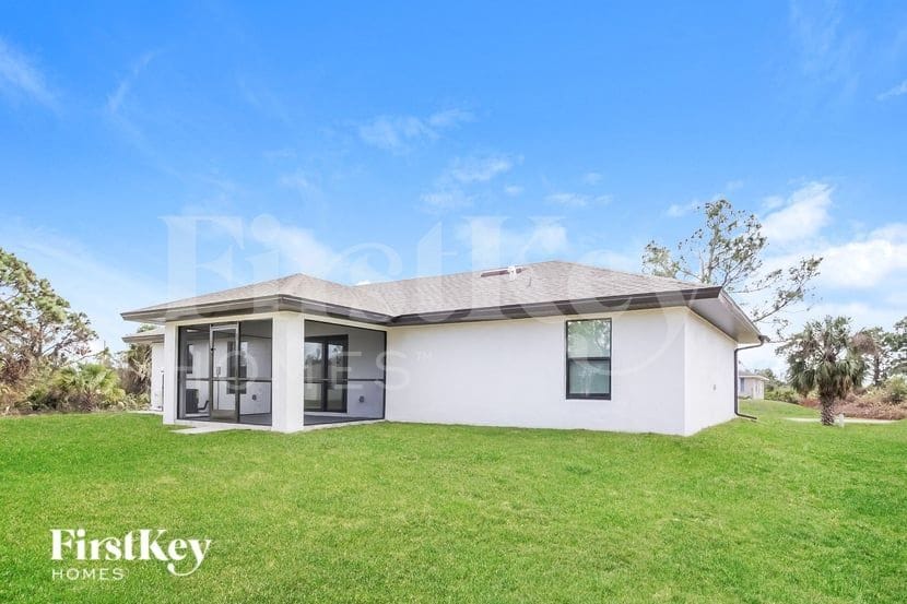 Building Photo - 3200 SE 5th St