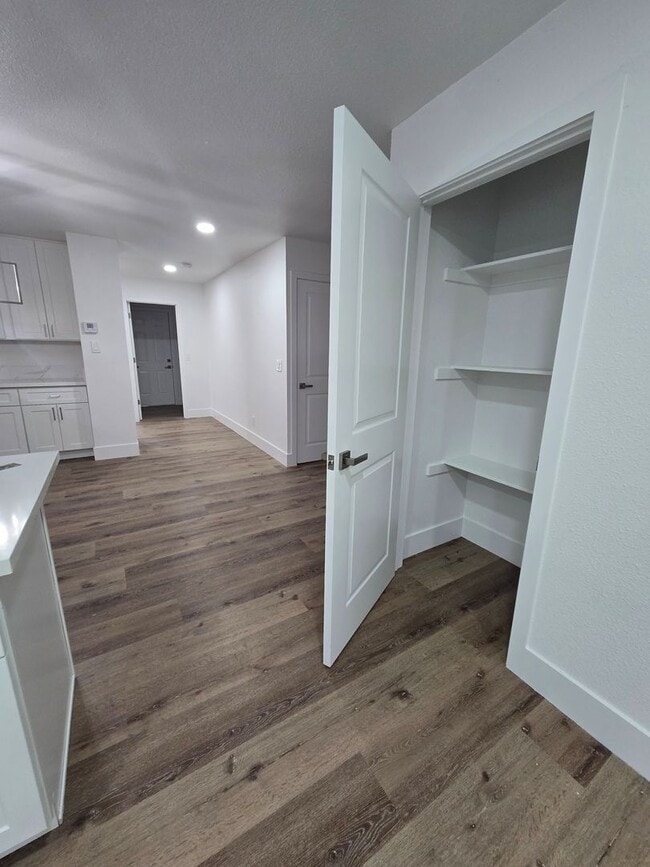 Building Photo - 3 Br 2 BA with extra room in back available now