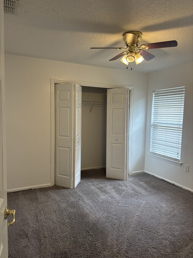 Building Photo - 1045 Drakefeather Dr