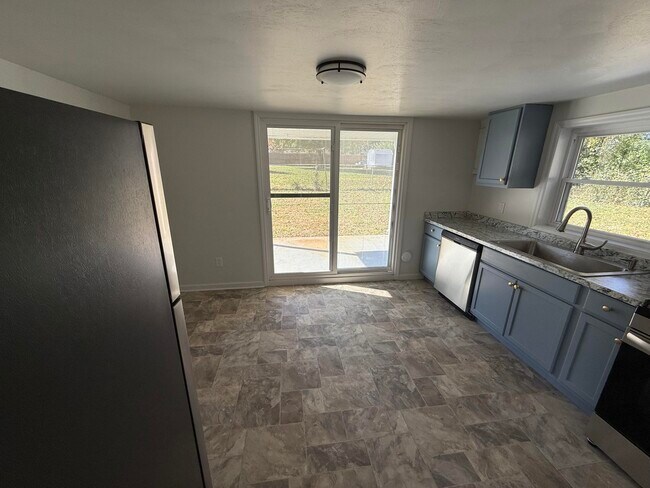 Building Photo - 2608 Dorchester Dr NW