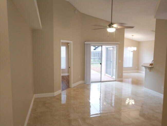 Building Photo - 3 Bed 2 Bath Lake Mary Home and Schools - ...