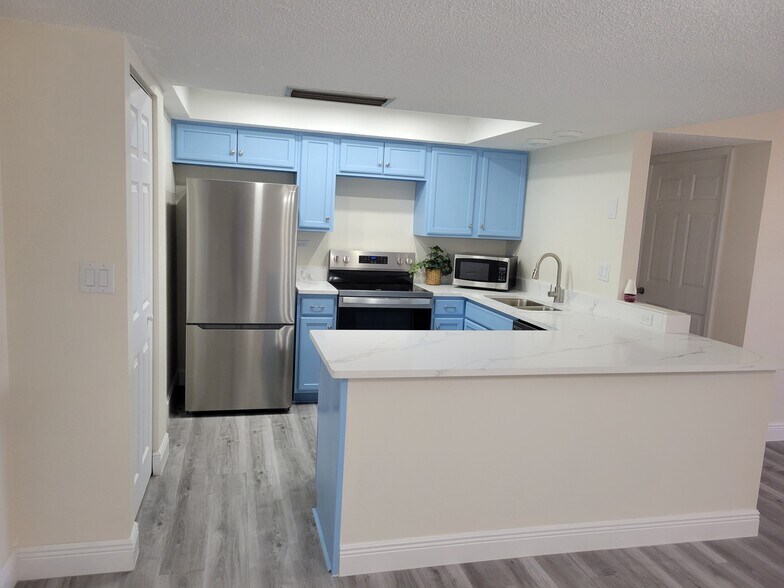 Building Photo - 500 Treasure Island Cswy