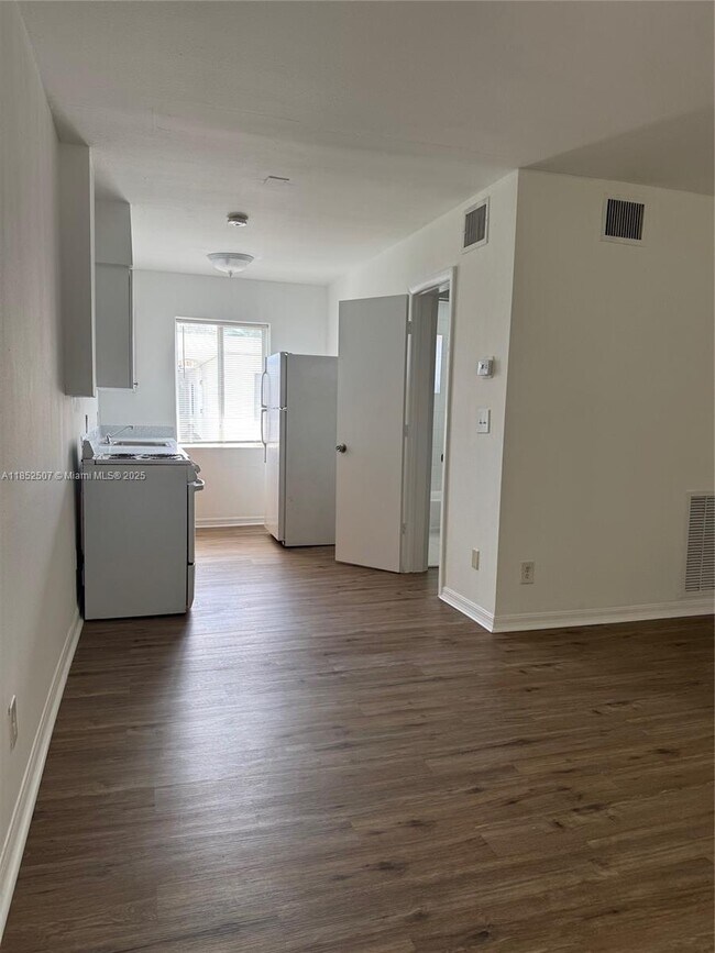 Building Photo - 660 NE 88th Terrace