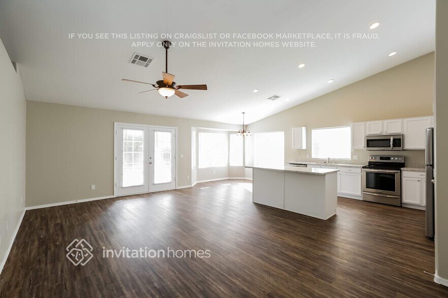 Building Photo - 4027 S Kirby St