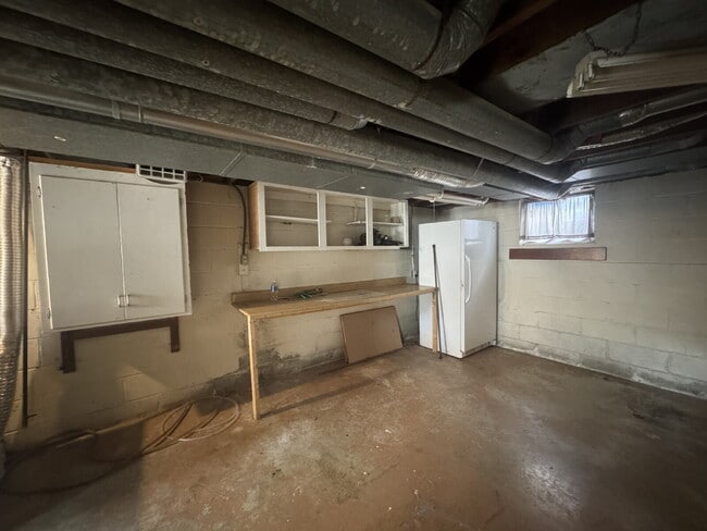 Building Photo - "Charming 3-Bed Haven with Hardwood Floors & Cozy Fireplace in St. Louis Park!"