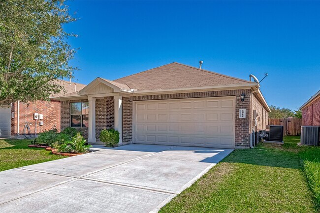 Building Photo - 5822 Camelia Evergreen Ln