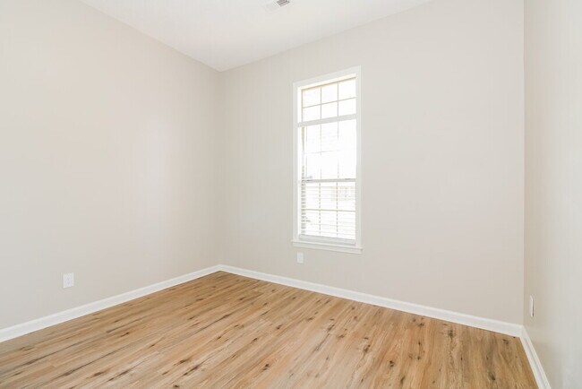 Building Photo - 7254 Schilling Cove W