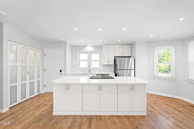 Building Photo - 1212 Pender St