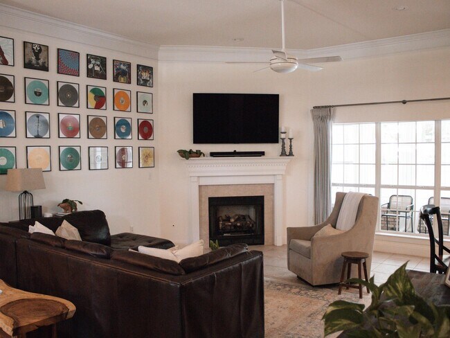 Building Photo - 807 Coldwater Creek Cir