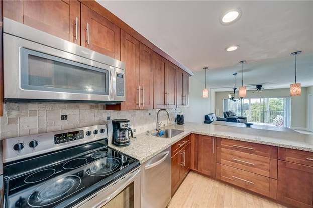 Building Photo - 3050 N Palm Aire Dr