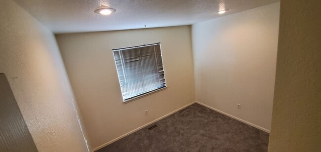 Building Photo - 2ND MONTH FREE FOR LEASE STARTING OCT 16!!