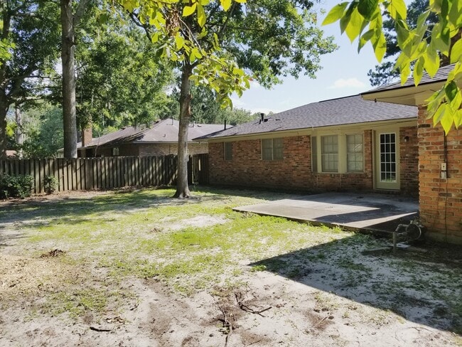 Building Photo - 3-Bedroom 2-Bathroom in Georgetown with Tons of Space!