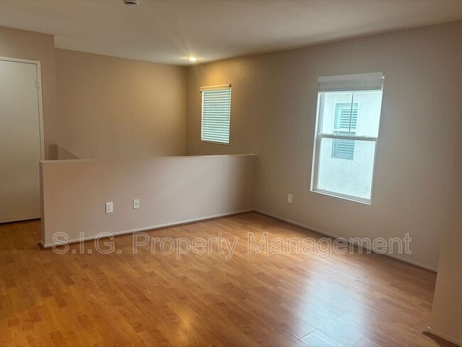 Building Photo - 202 Cancion Way