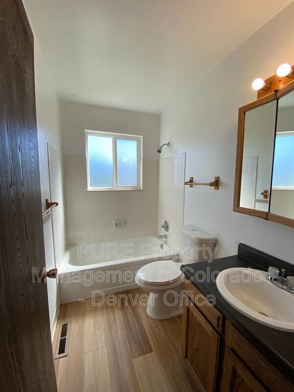 Building Photo - 10750 Owens St