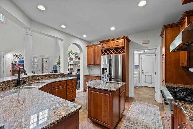 Building Photo - 11 Grey Oak
