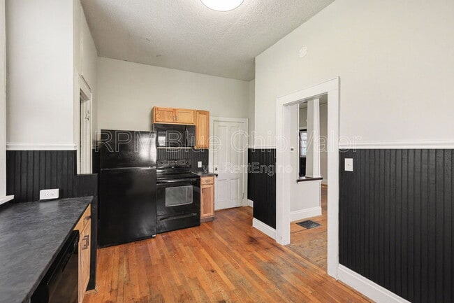 Building Photo - 2220 Salvador St