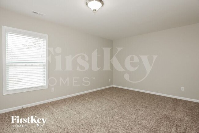 Building Photo - 402 Knothole Ln