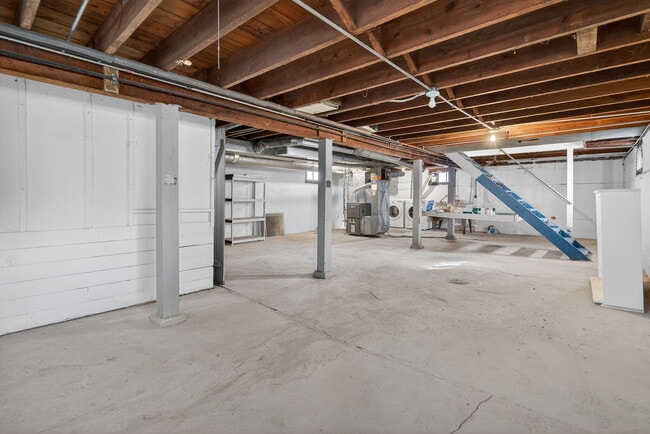 Building Photo - 741 S Jackson St