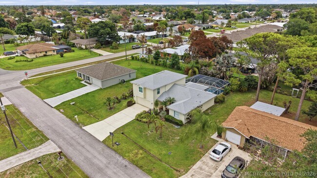 Building Photo - 1707 SE Manth Ln