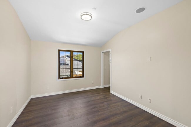 Building Photo - 1609 S Ola Vista