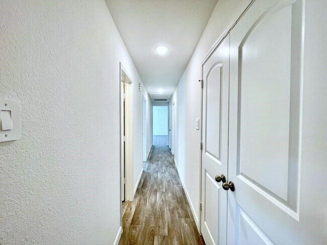 Building Photo - 13010 Sorrento Bay Dr