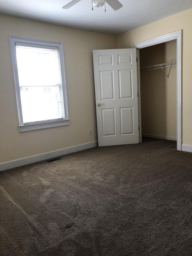 Building Photo - 1020 Joie Dr