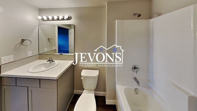 Building Photo - $500 Off on the First Month!! Enchanting 2020-built single-family home in Yakima