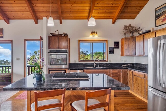Building Photo - Kula Serenity – Flexible Long-Term Rental with Ocean & Mountain Vistas