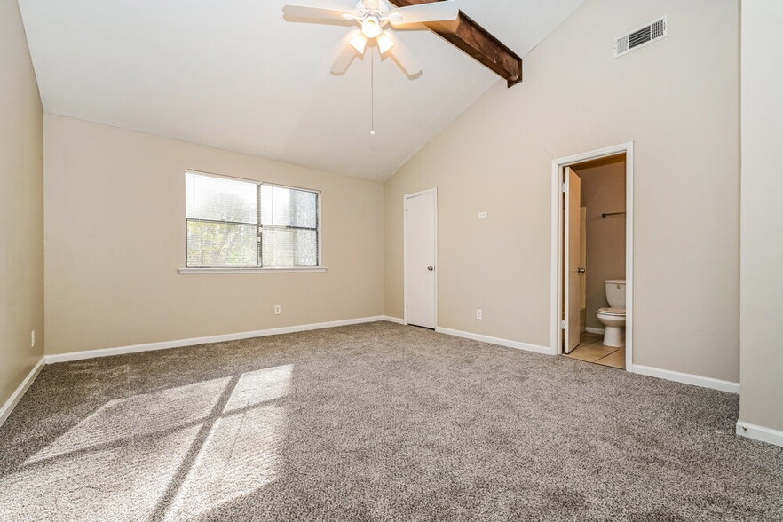 Building Photo - 5001 Gracehill Rd