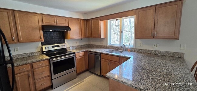 Building Photo - Tastefully Updated 3-bedroom, 2.5-bath rental in Derry
