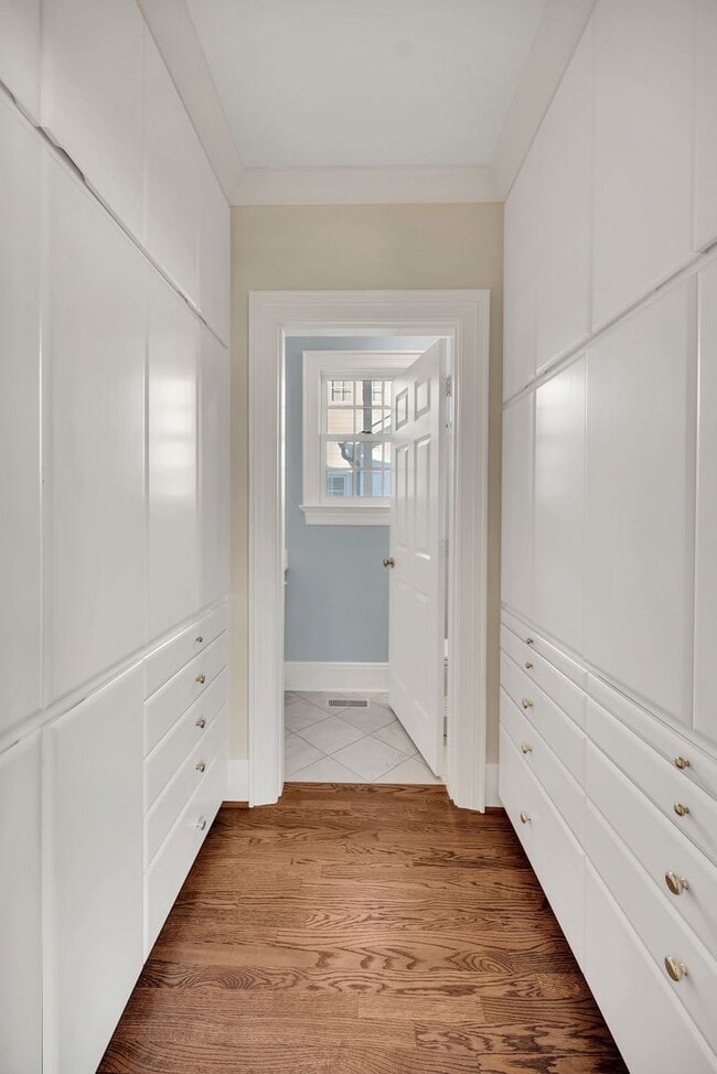 Building Photo - Luxury unfurnished 4BR/4.5BA Tudor in Belle Meade Links.