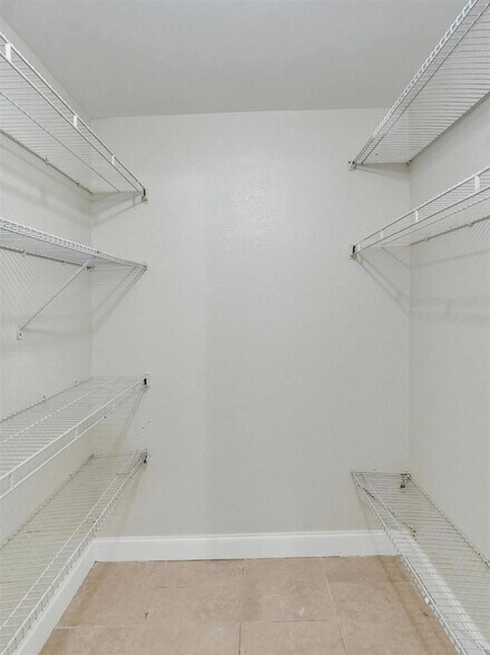 Building Photo - 12650 Vista Isles Dr