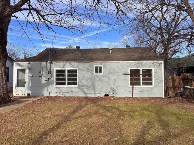 Building Photo - 2209 Talunar Ln