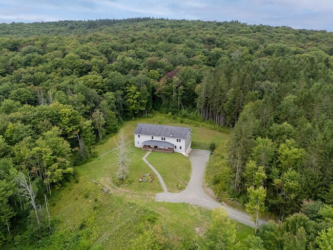Building Photo - 1724 Calhoun Hill Rd