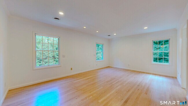 Building Photo - 463 White Oak Shade Rd
