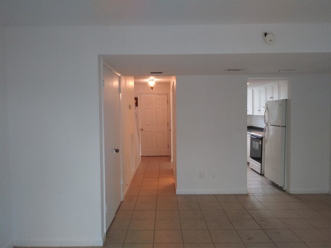 Building Photo - 625 N Halifax Ave