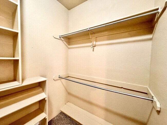 Building Photo - Spacious 4 Bed in Deer Creek - Move in Deposit-Free!(If Qualified)