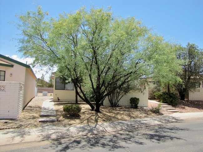 Building Photo - 752 S Sunset Vista Dr