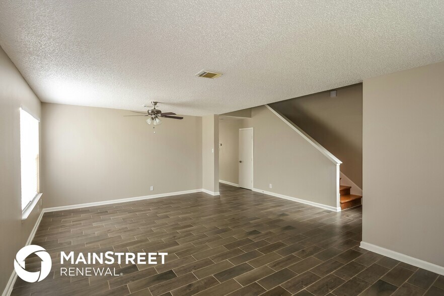 Building Photo - 6619 Meadow Fawn Dr