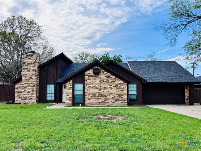 Primary Photo - 1702 Fox Trail