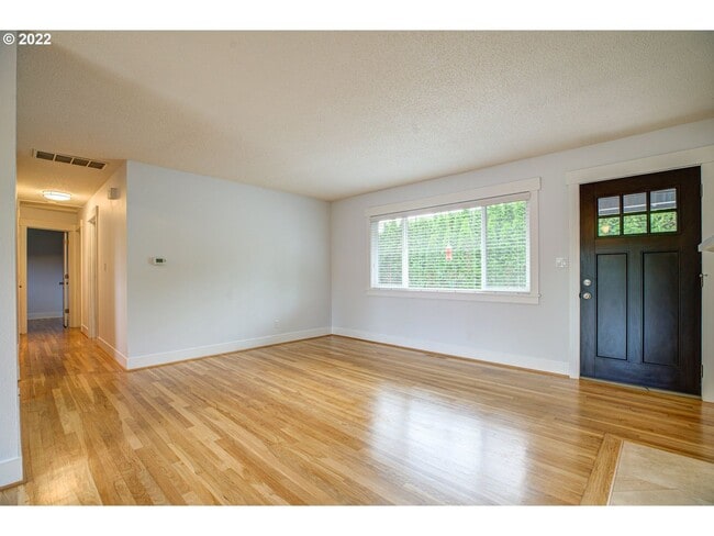 Building Photo - Lovely Ranch style home with park like rear fenced yard, Commonwealth lake Park just around the c...