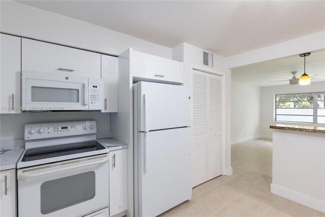 Building Photo - 129 SE 4th St